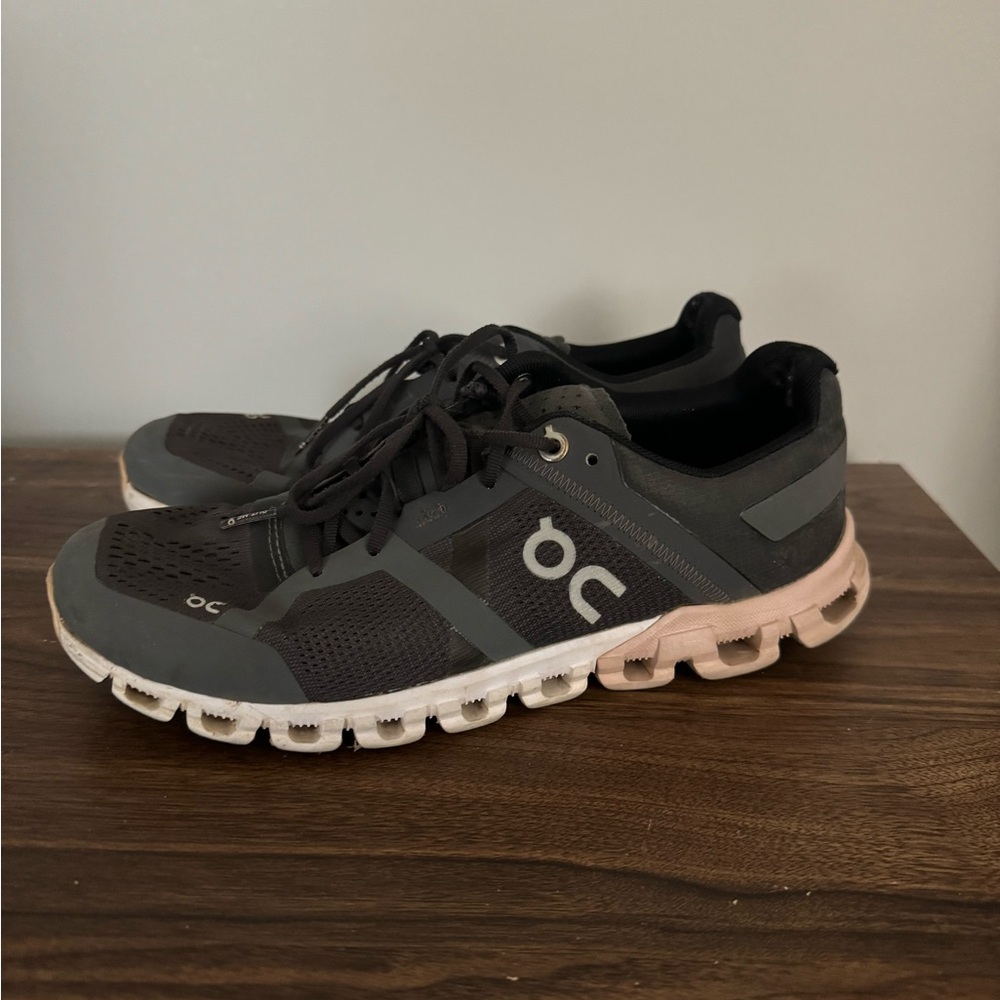 On Cloud Cloudflow Running Shoes Womens Gray
Pink Athletic Workout Sneakers